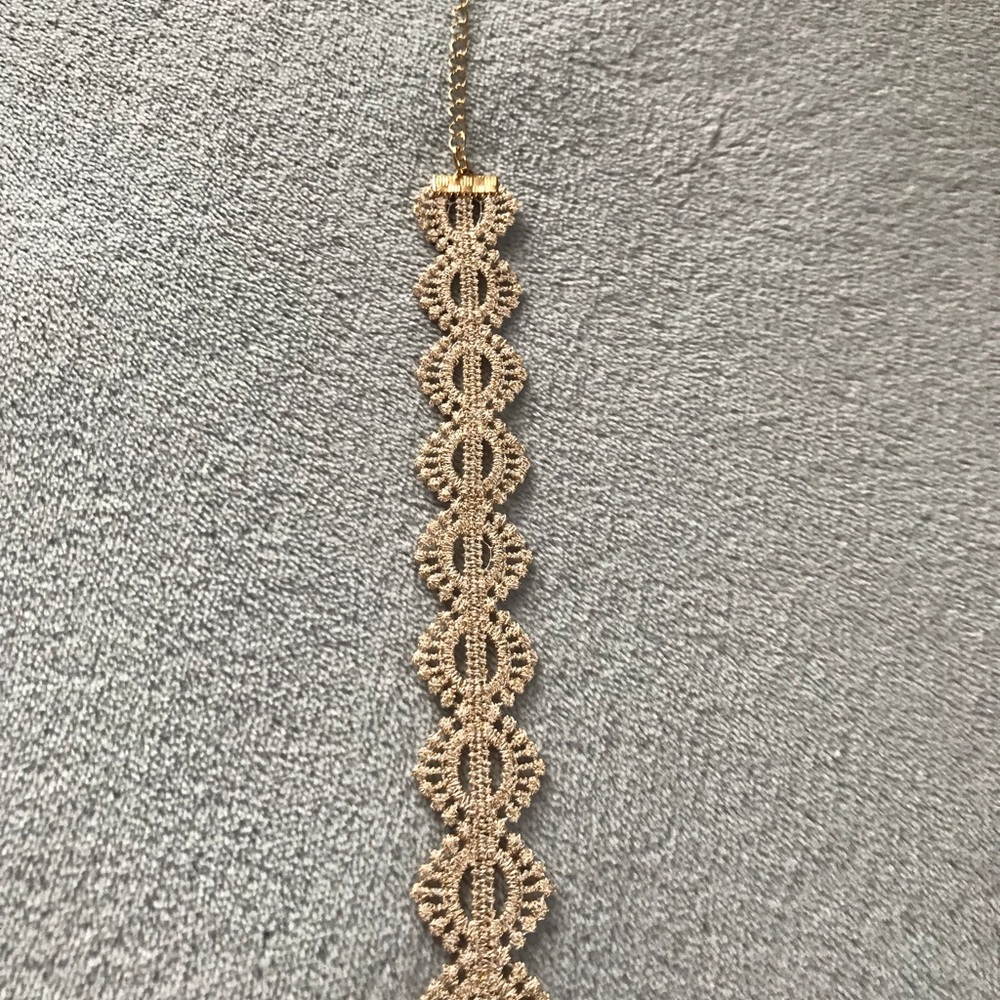 CHOKER